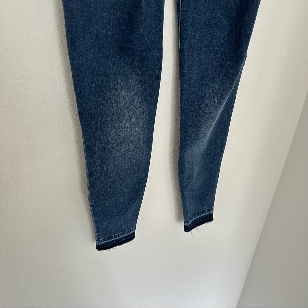 Spanx Distressed Skinny Jeans Pull On Style Medium Wash Raw Hem Size M Women’s - Picture 8 of 10